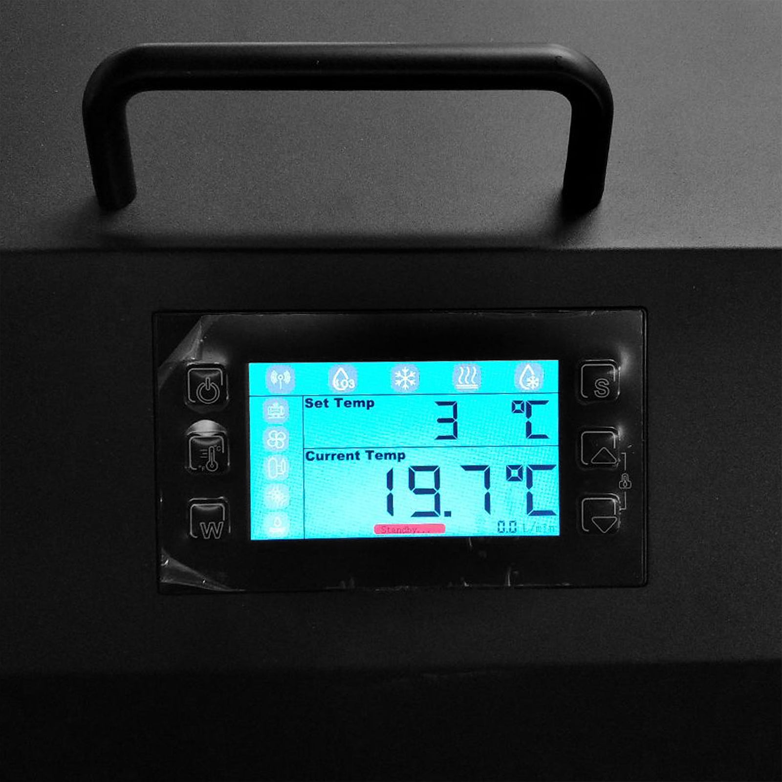 Denman 2-Person Ice Bath with 1.5HP Chiller - Red Cedar Natural featuring a digital display on a black casing, indicating precise temperature control for efficient cryotherapy sessions.